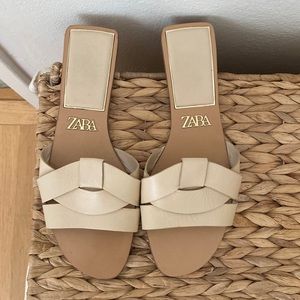 Zara LOW HEELED CROSSED LEATHER SANDALS 38